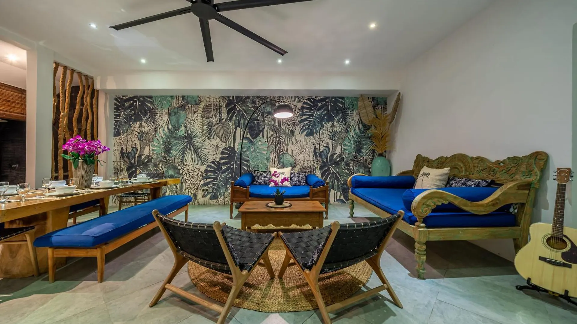 Villa Alchemy Private 4 Bedroom Eat Street 10 Steps To Revolver Cafe Seminyak  Indonesia
