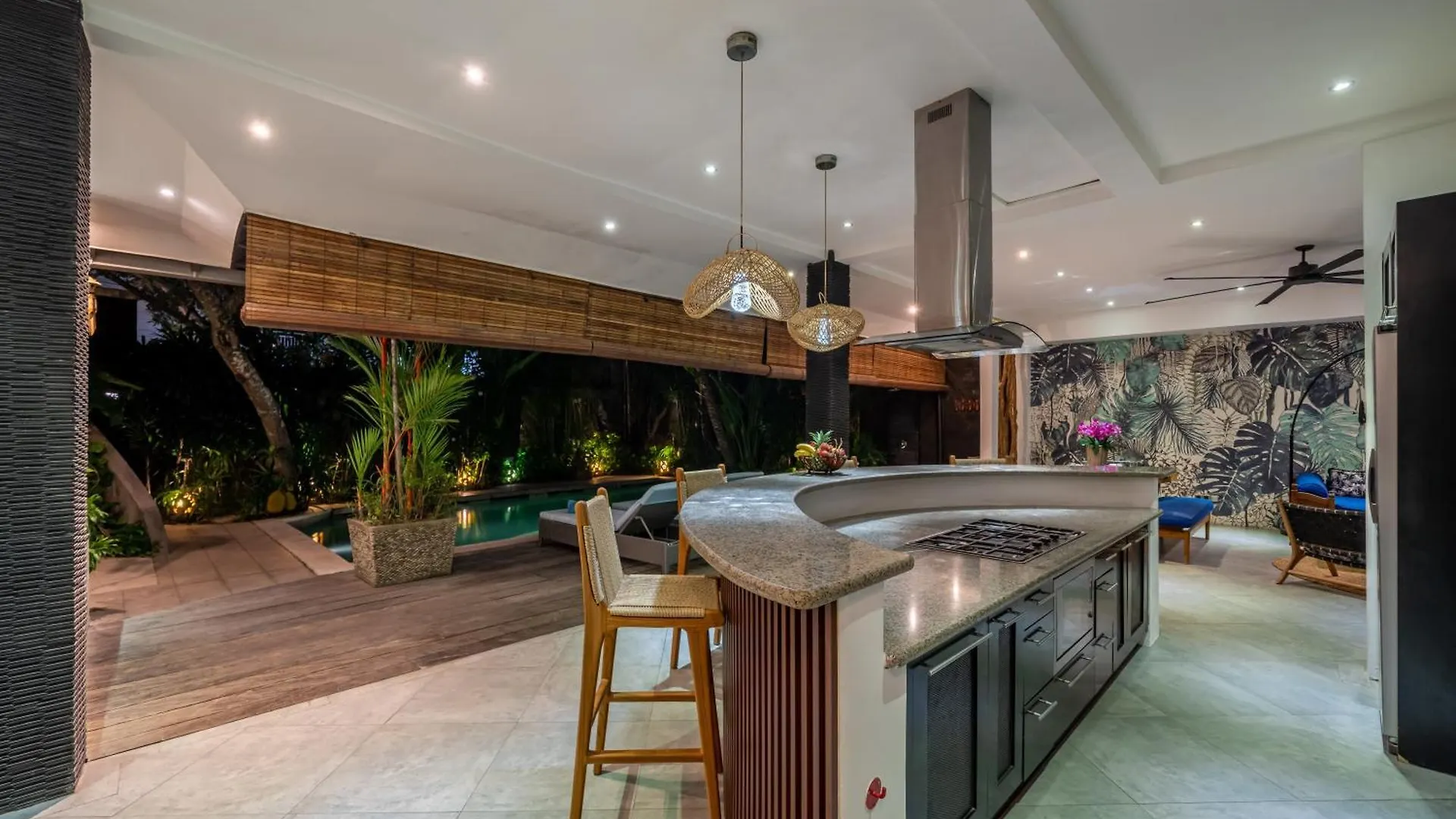 Villa Alchemy Private 4 Bedroom Eat Street 10 Steps To Revolver Cafe Seminyak  Indonesia