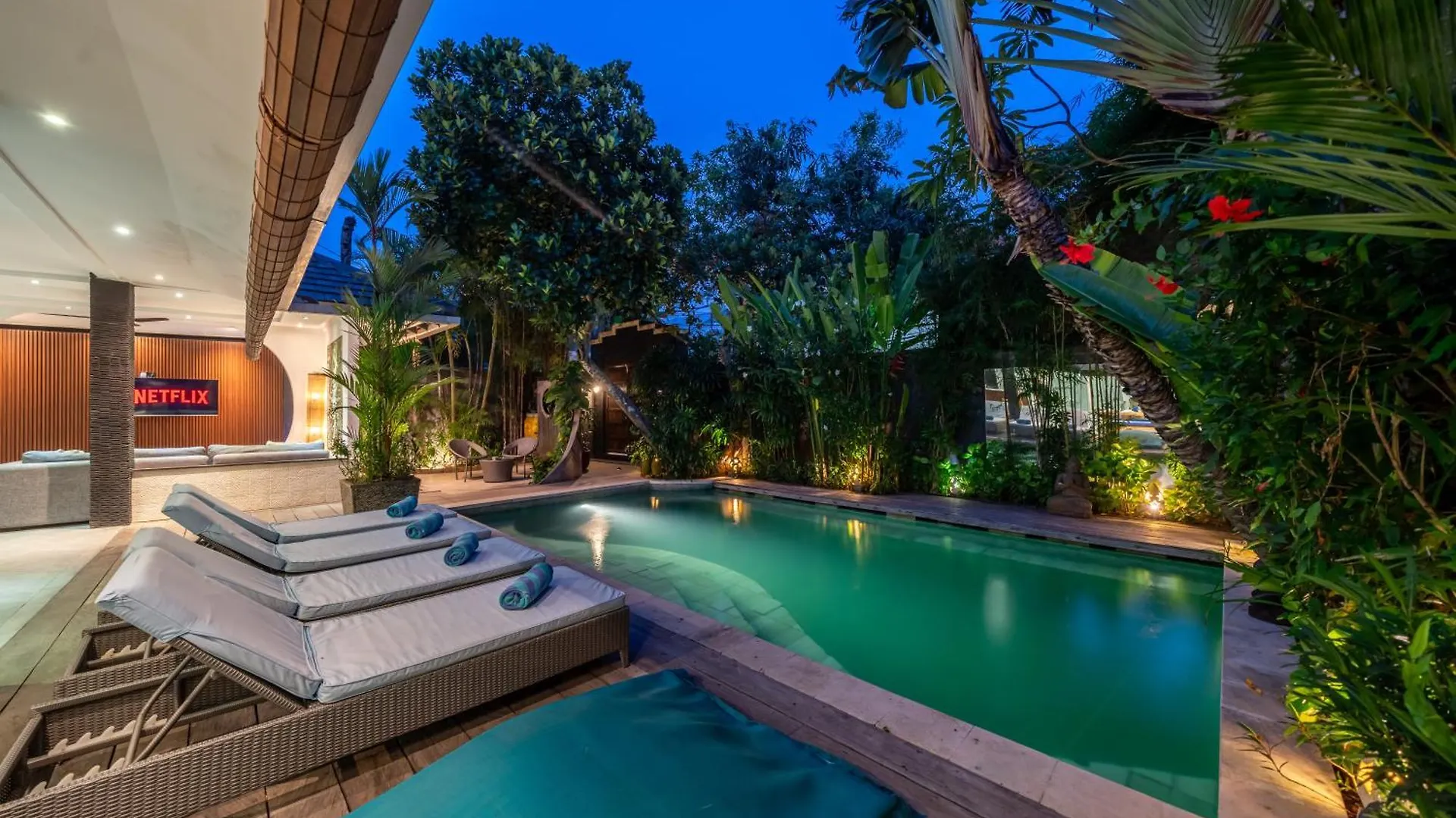 Villa Alchemy Private 4 Bedroom Eat Street 10 Steps To Revolver Cafe Seminyak