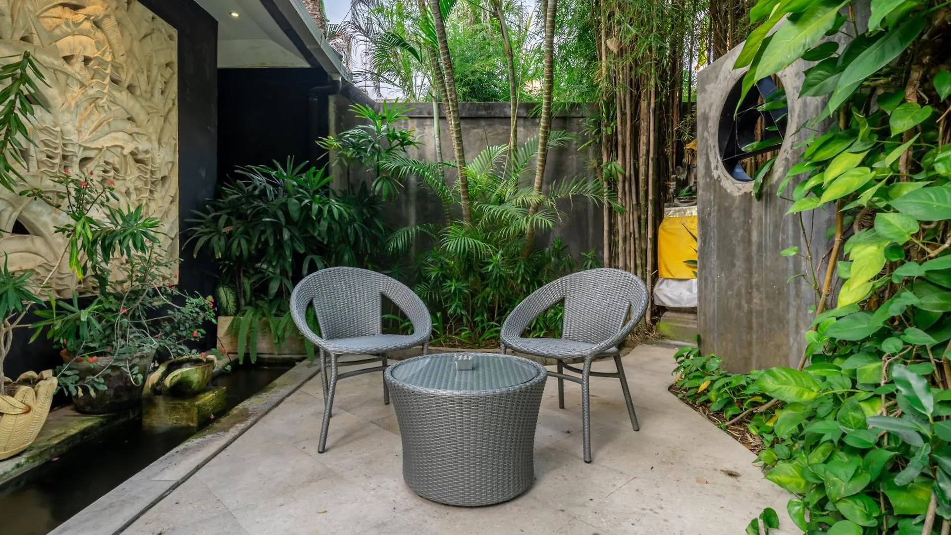Villa Alchemy Private 4 Bedroom Eat Street 10 Steps To Revolver Cafe Seminyak  Seminyak (Bali)
