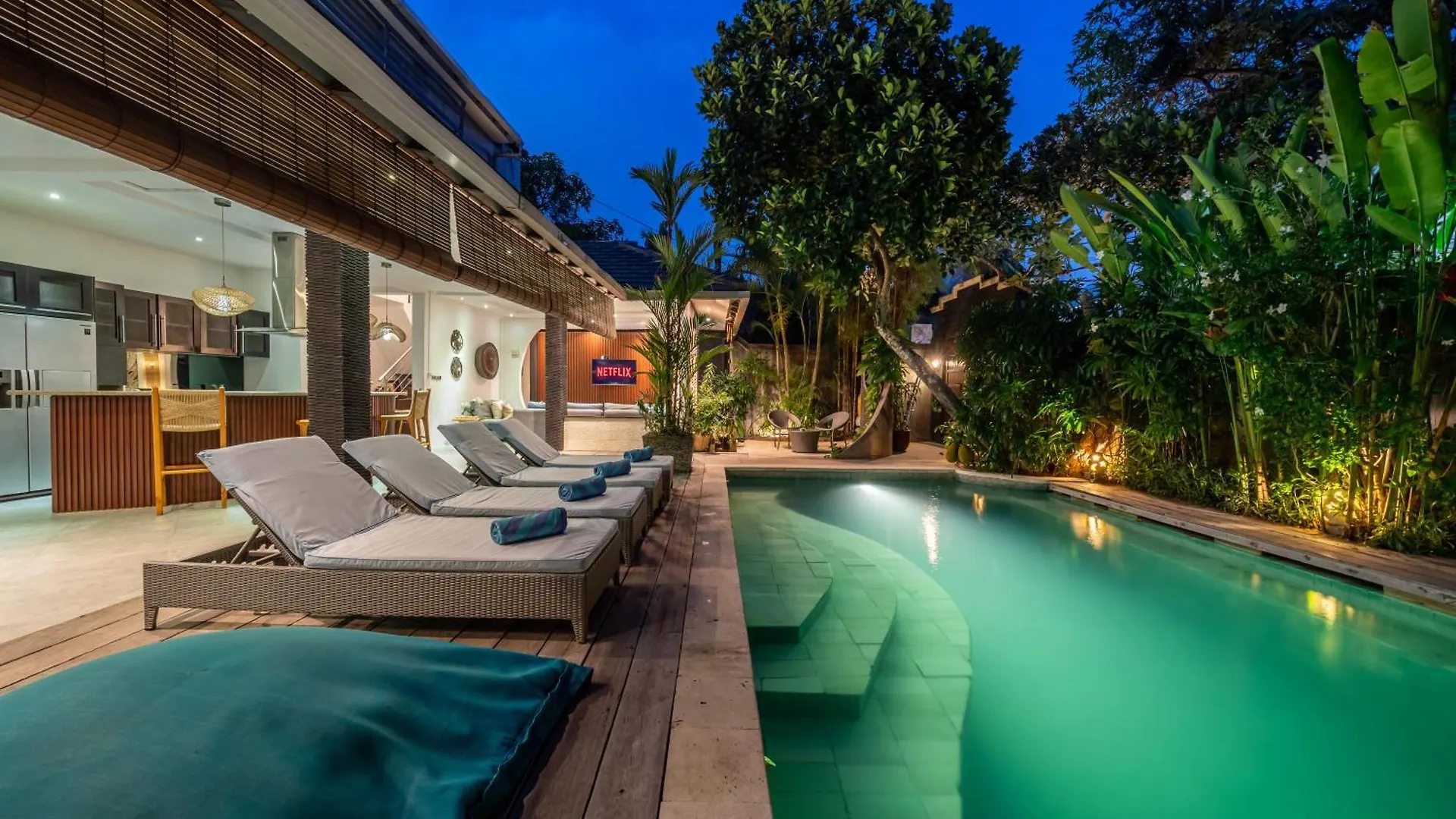 Villa Alchemy Private 4 Bedroom Eat Street 10 Steps To Revolver Cafe Seminyak