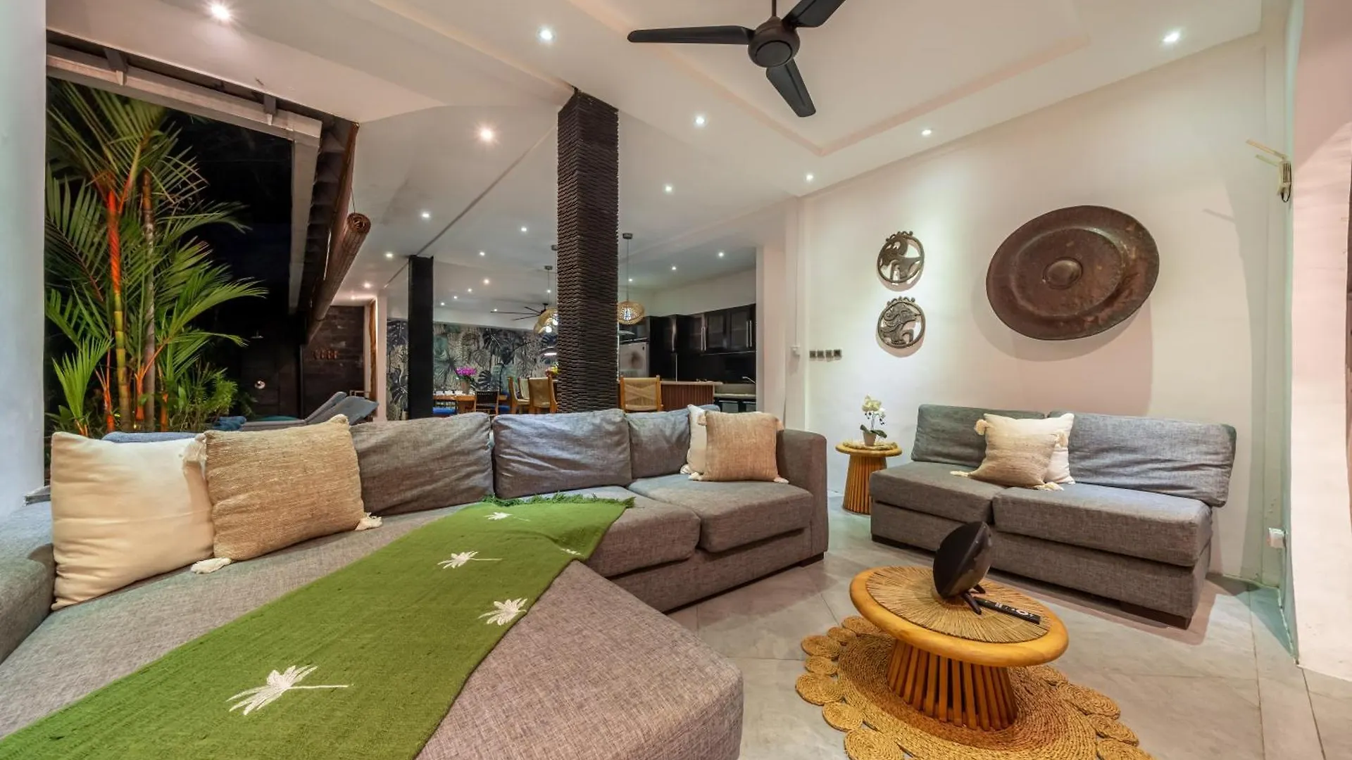 Villa Alchemy Private 4 Bedroom Eat Street 10 Steps To Revolver Cafe Seminyak