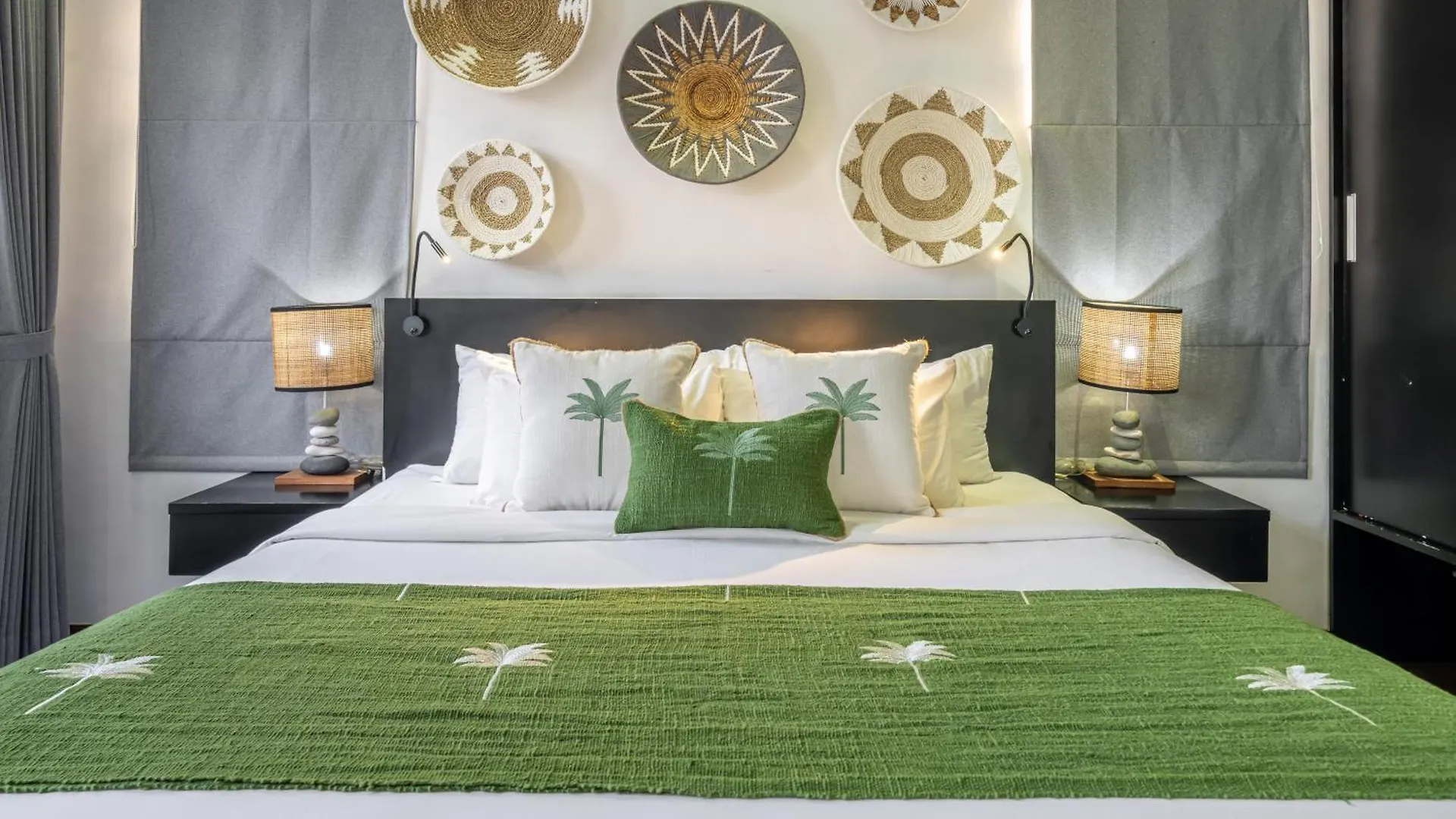 Villa Alchemy Private 4 Bedroom Eat Street 10 Steps To Revolver Cafe Seminyak