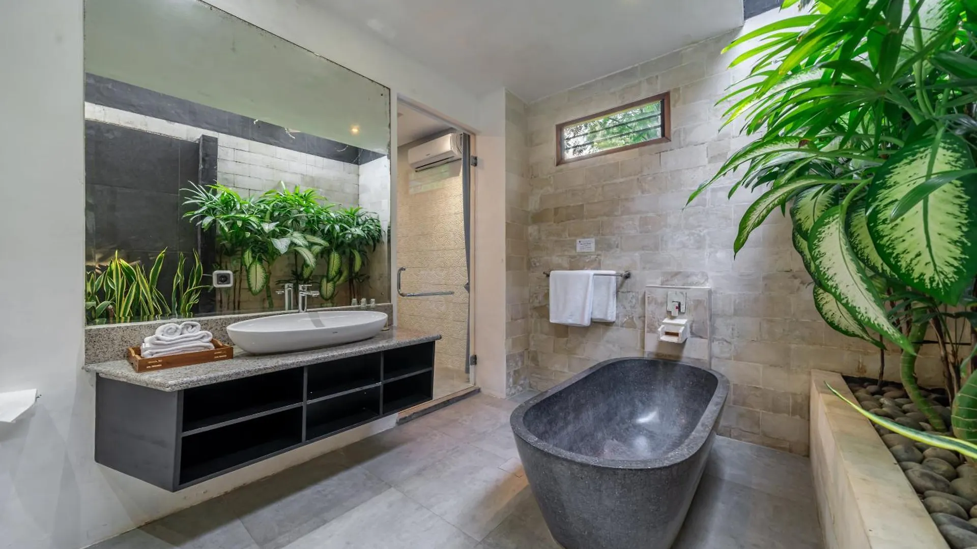 Villa Alchemy Private 4 Bedroom Eat Street 10 Steps To Revolver Cafe Seminyak  0*, Seminyak (Bali) Indonesia