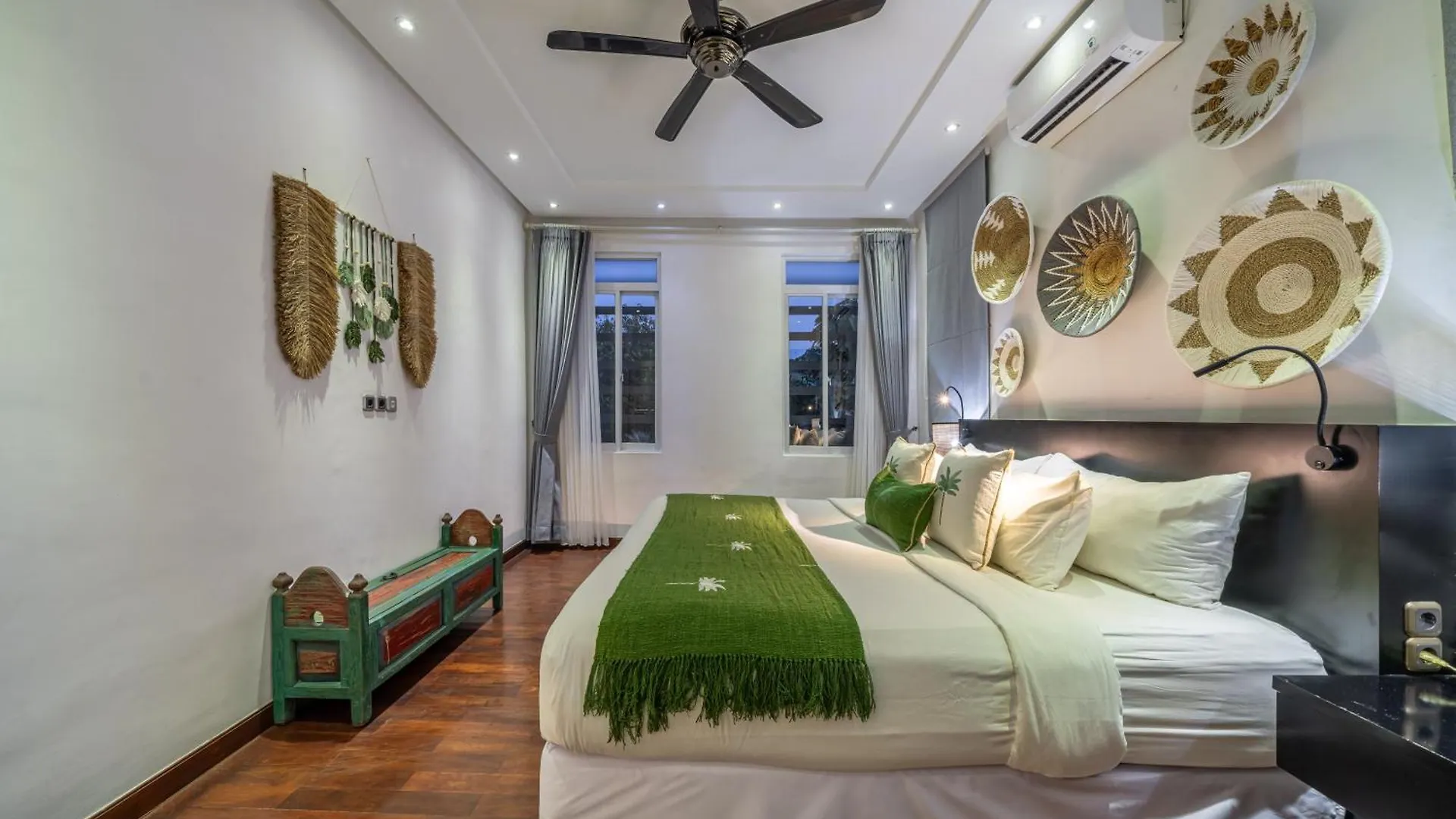 Villa Alchemy Private 4 Bedroom Eat Street 10 Steps To Revolver Cafe Seminyak