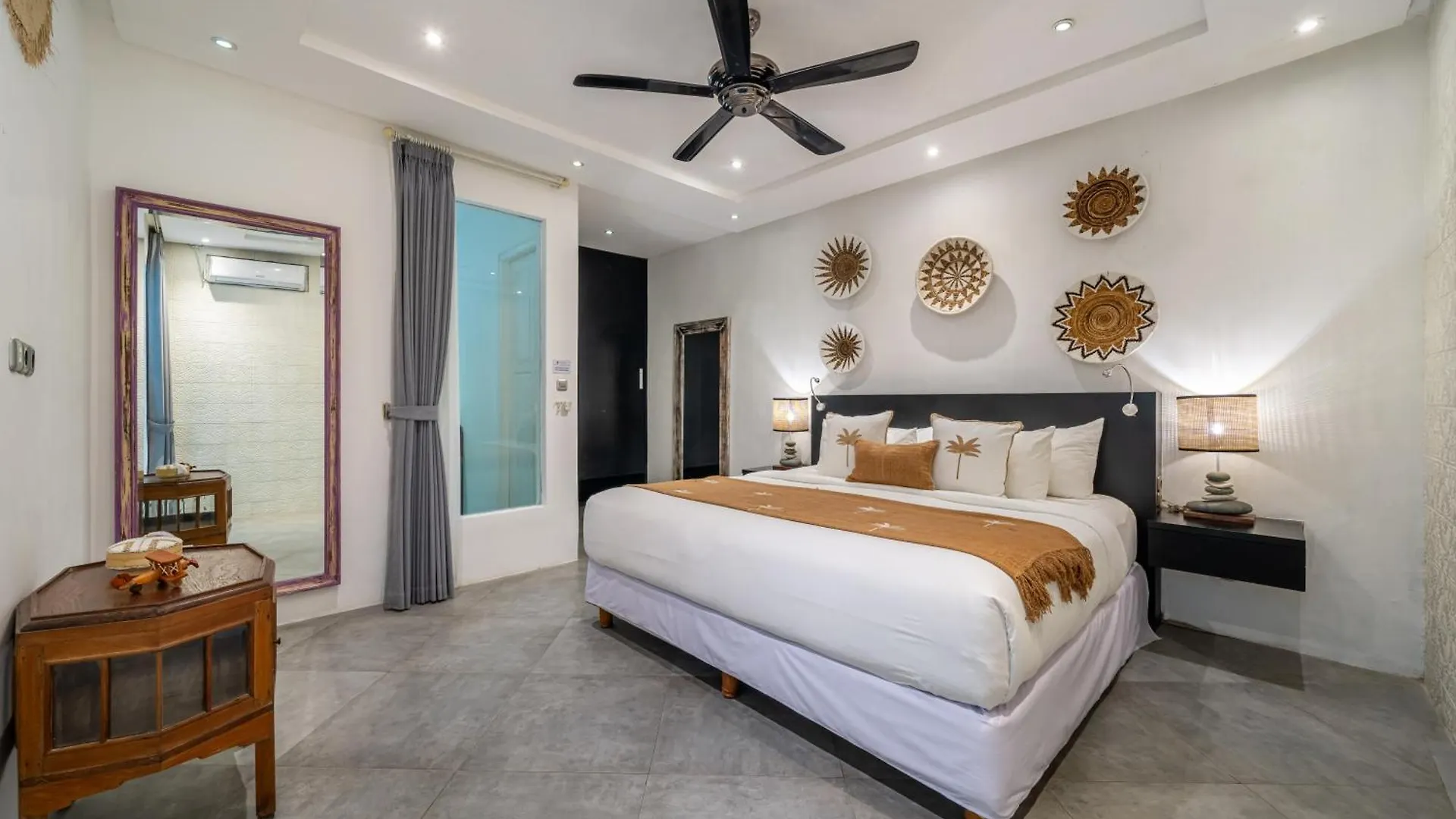 Villa Alchemy Private 4 Bedroom Eat Street 10 Steps To Revolver Cafe Seminyak