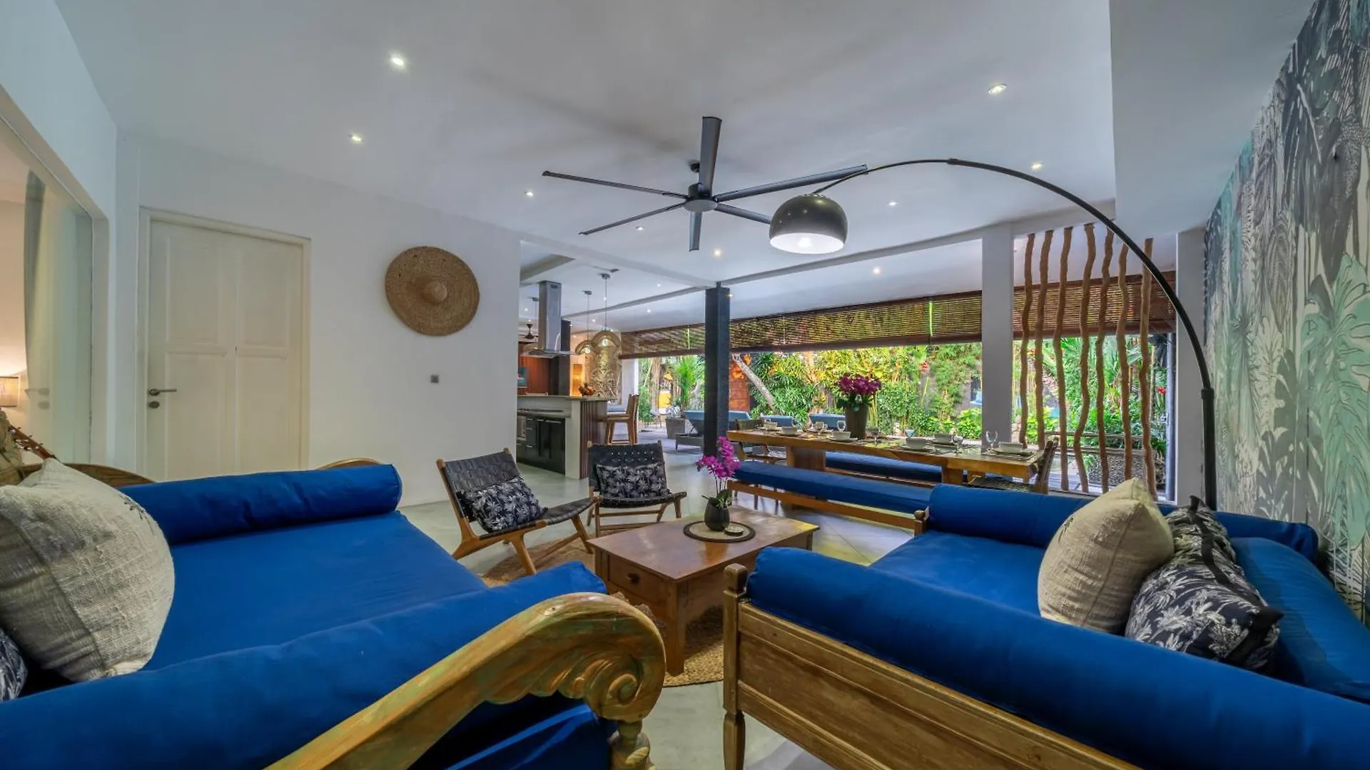 Villa Alchemy Private 4 Bedroom Eat Street 10 Steps To Revolver Cafe Seminyak  0*, Seminyak (Bali)