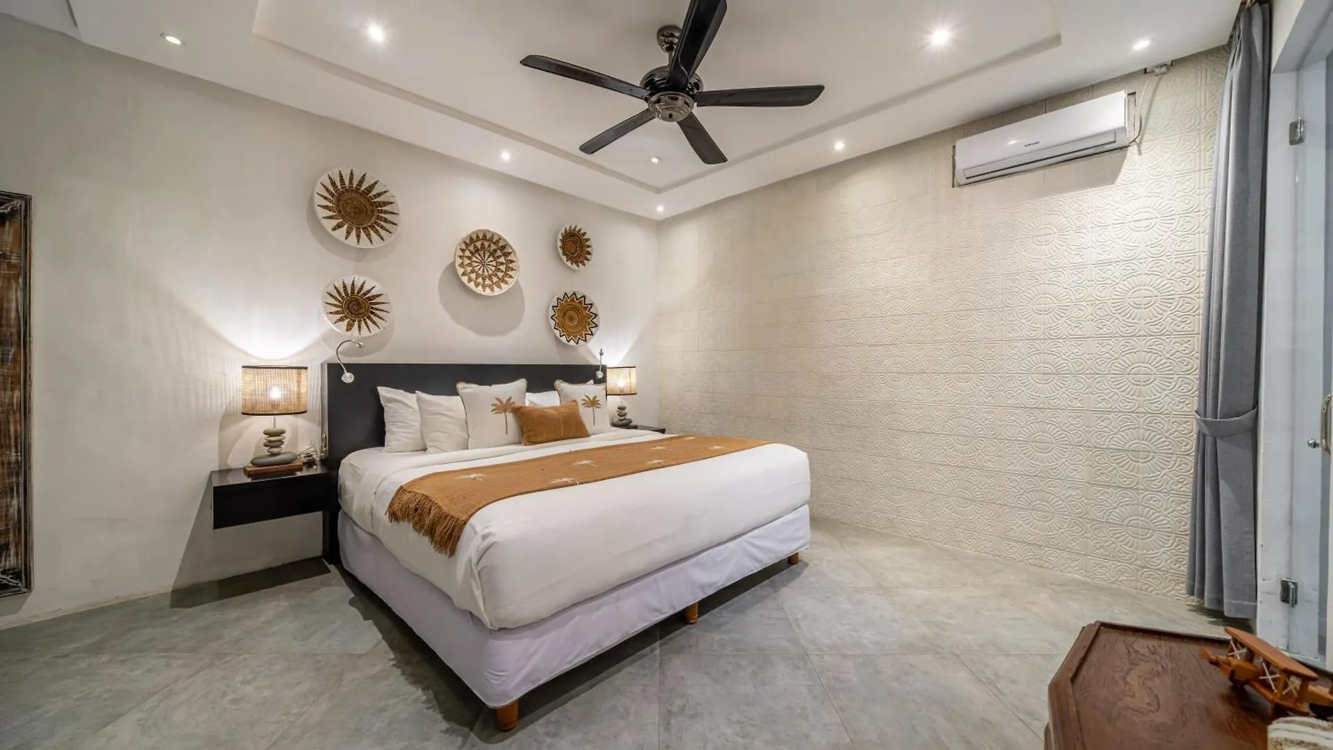 Villa Alchemy Private 4 Bedroom Eat Street 10 Steps To Revolver Cafe Seminyak