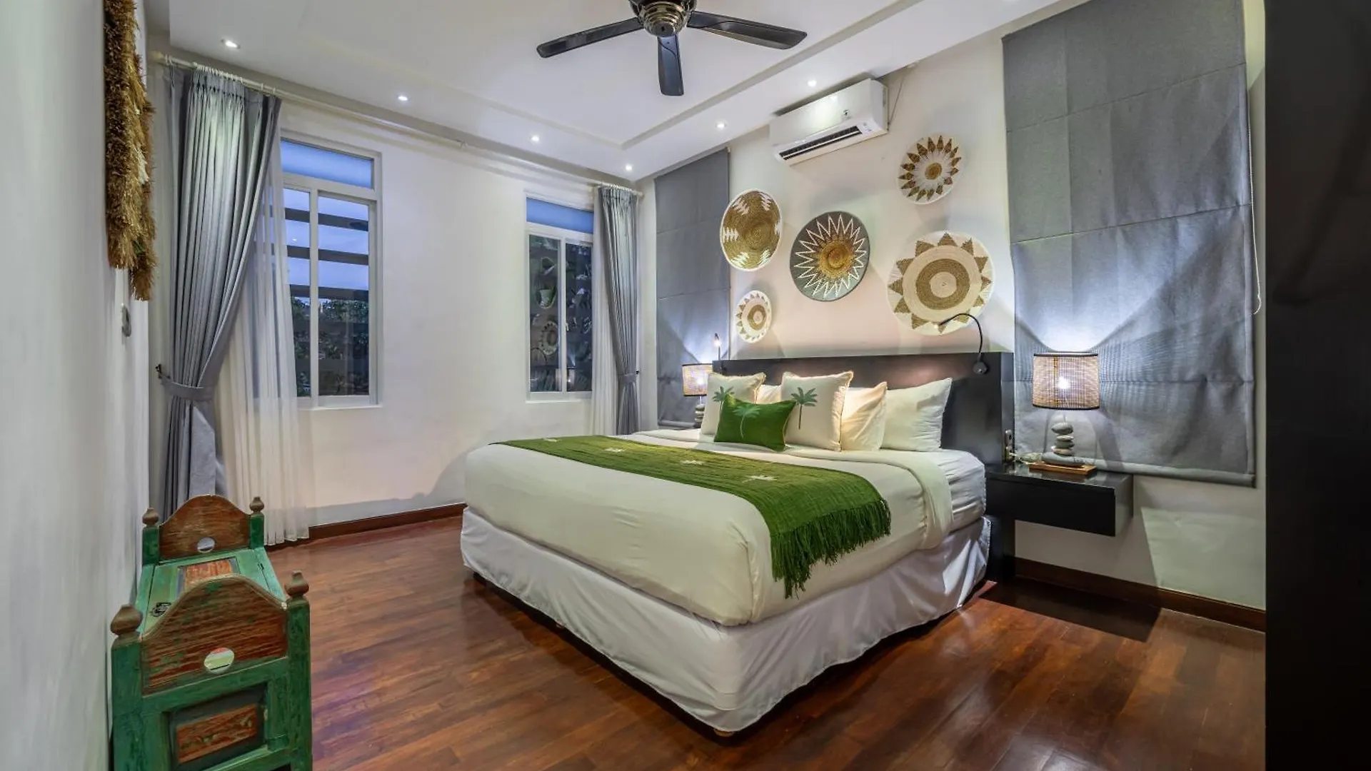 Villa Alchemy Private 4 Bedroom Eat Street 10 Steps To Revolver Cafe Seminyak   Seminyak (Bali)