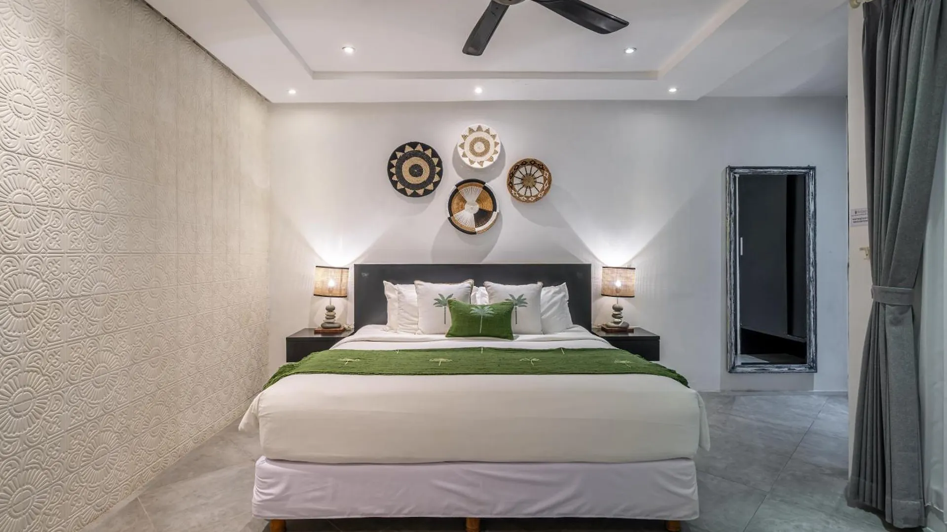 Villa Alchemy Private 4 Bedroom Eat Street 10 Steps To Revolver Cafe Seminyak