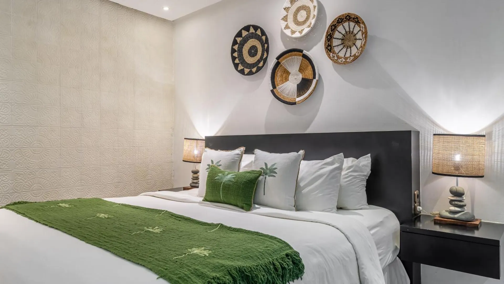 Villa Alchemy Private 4 Bedroom Eat Street 10 Steps To Revolver Cafe Seminyak  0*, Seminyak (Bali) Indonesia