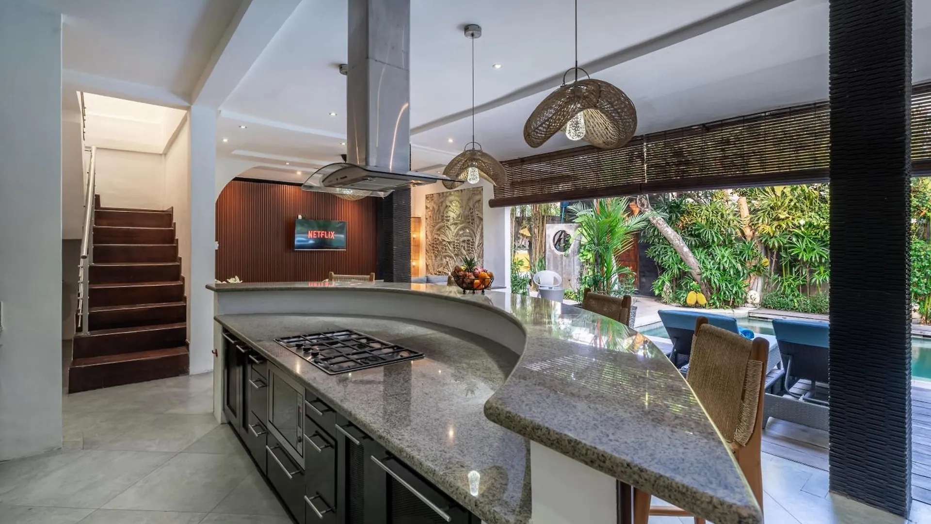 Villa Alchemy Private 4 Bedroom Eat Street 10 Steps To Revolver Cafe Seminyak  Indonesia