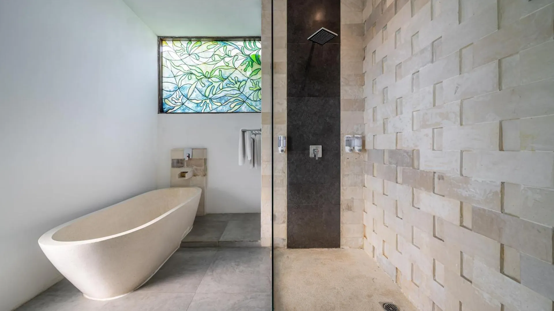 Villa Alchemy Private 4 Bedroom Eat Street 10 Steps To Revolver Cafe Seminyak  Indonesia