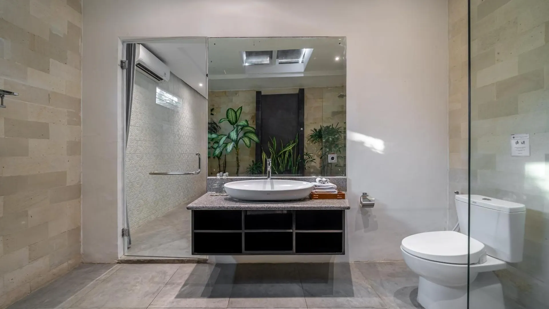 Villa Alchemy Private 4 Bedroom Eat Street 10 Steps To Revolver Cafe Seminyak