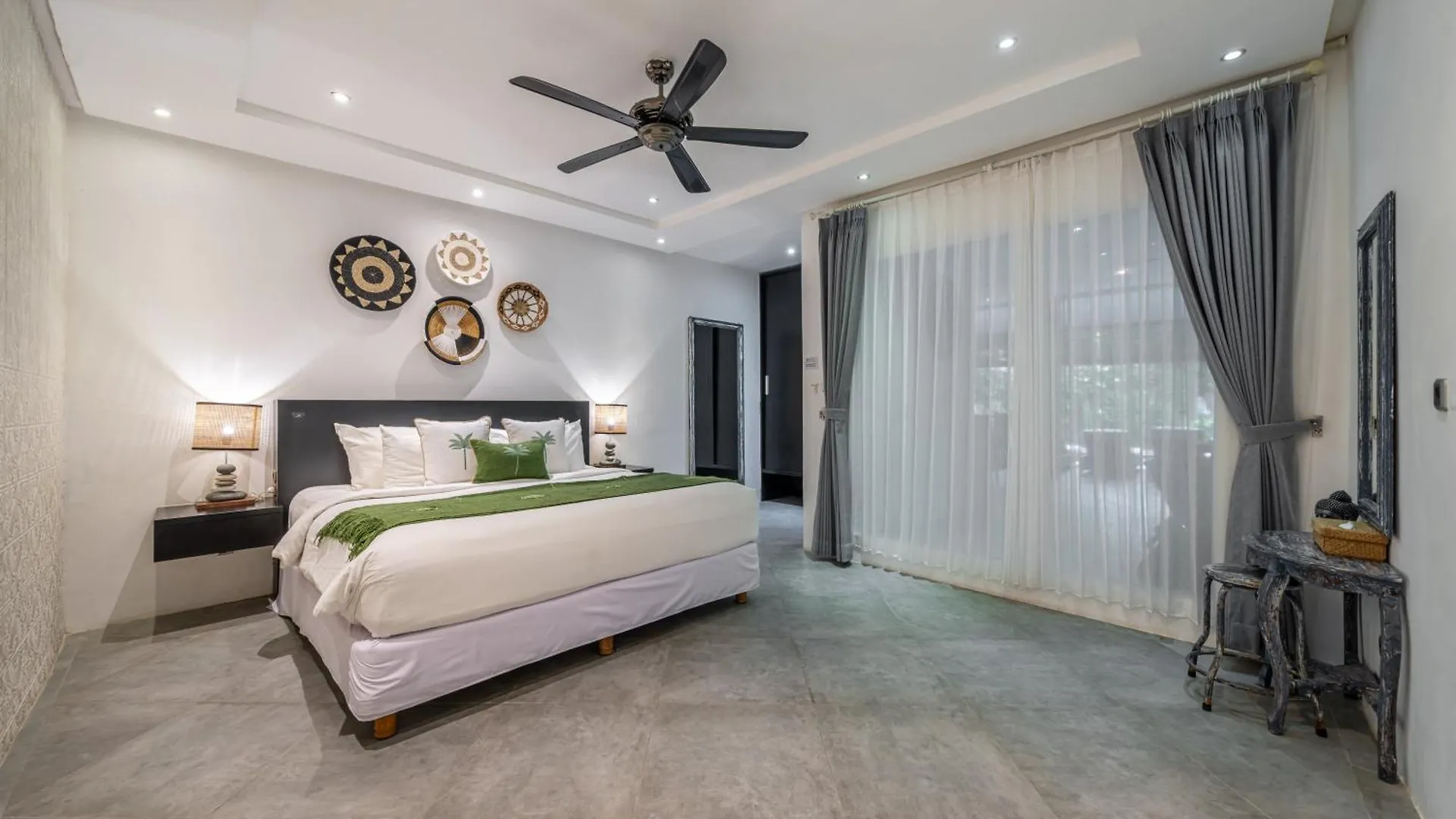 Villa Alchemy Private 4 Bedroom Eat Street 10 Steps To Revolver Cafe Seminyak  Seminyak (Bali)