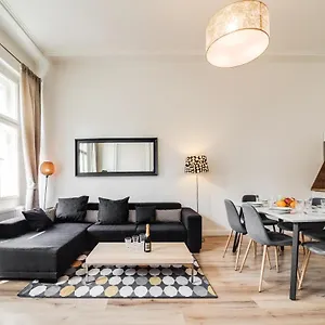 Charles Bridge - 3 Bedroom - Old Town Apartment Prague