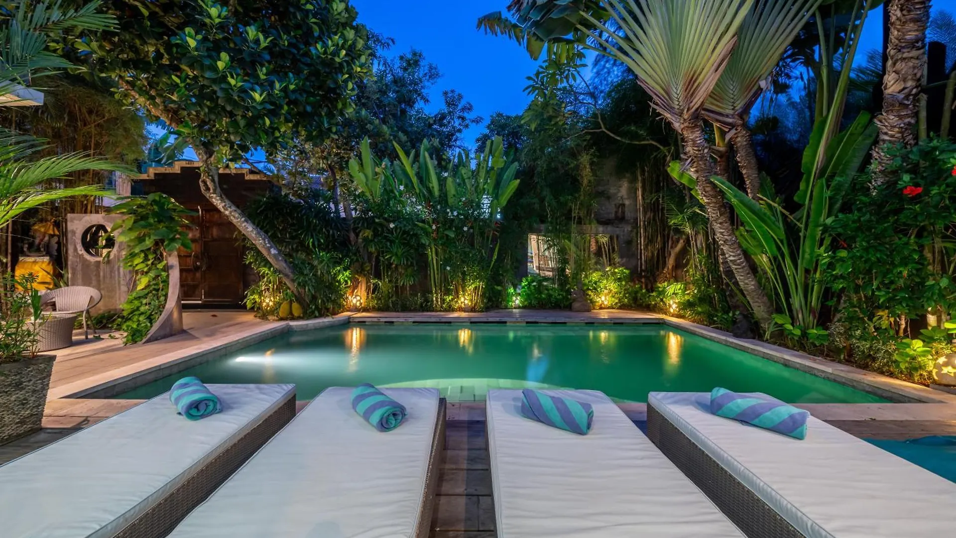 Villa Alchemy Private 4 Bedroom Eat Street 10 Steps To Revolver Cafe Seminyak