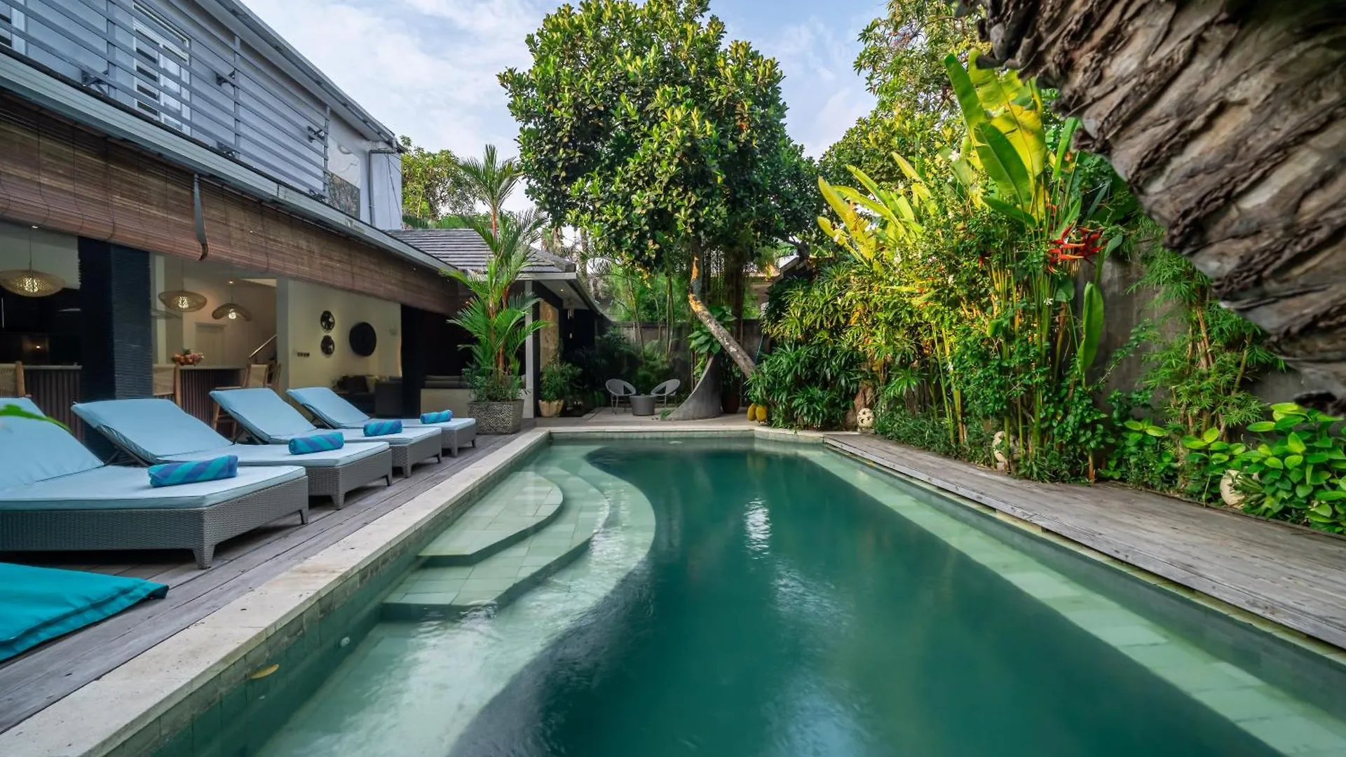 Villa Alchemy Private 4 Bedroom Eat Street 10 Steps To Revolver Cafe Seminyak  0*, Seminyak (Bali)
