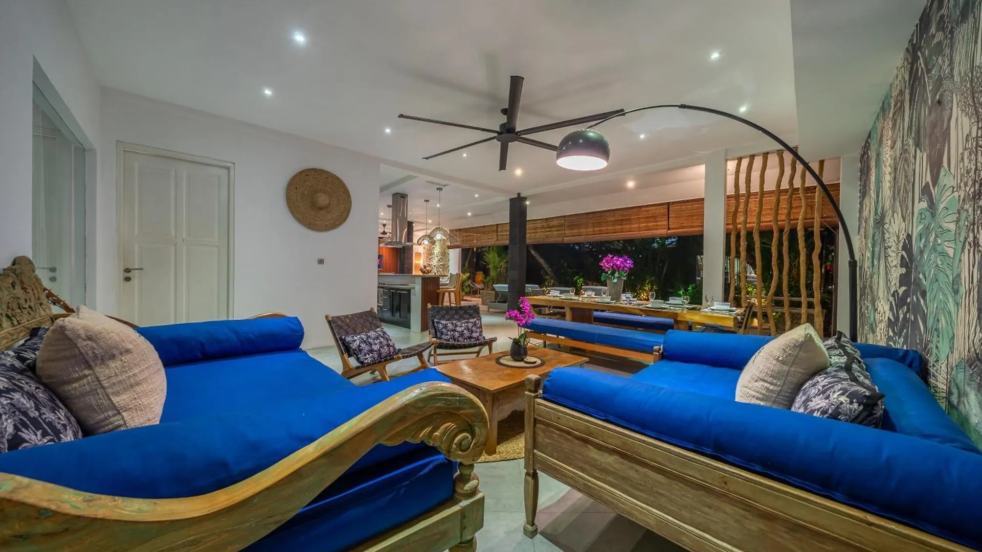Villa Alchemy Private 4 Bedroom Eat Street 10 Steps To Revolver Cafe Seminyak