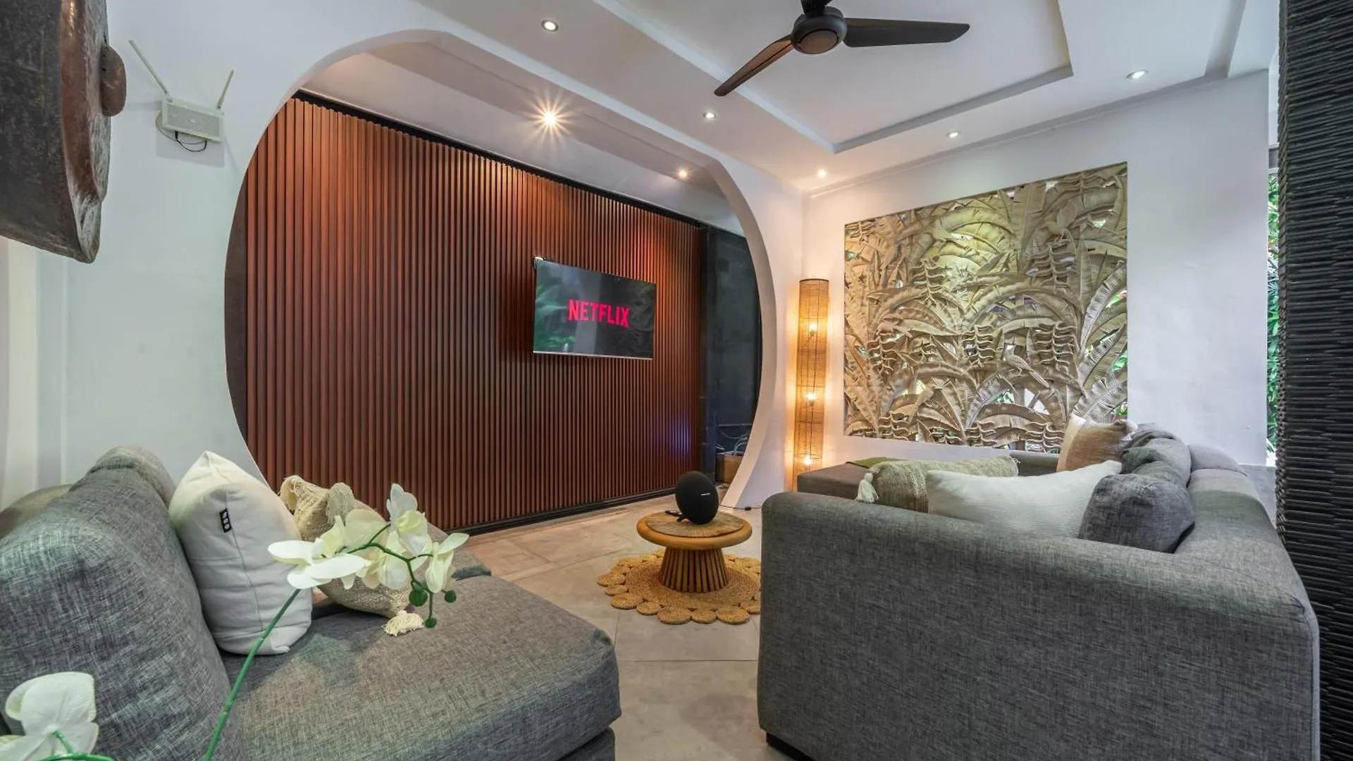 Villa Alchemy Private 4 Bedroom Eat Street 10 Steps To Revolver Cafe Seminyak  Indonesia