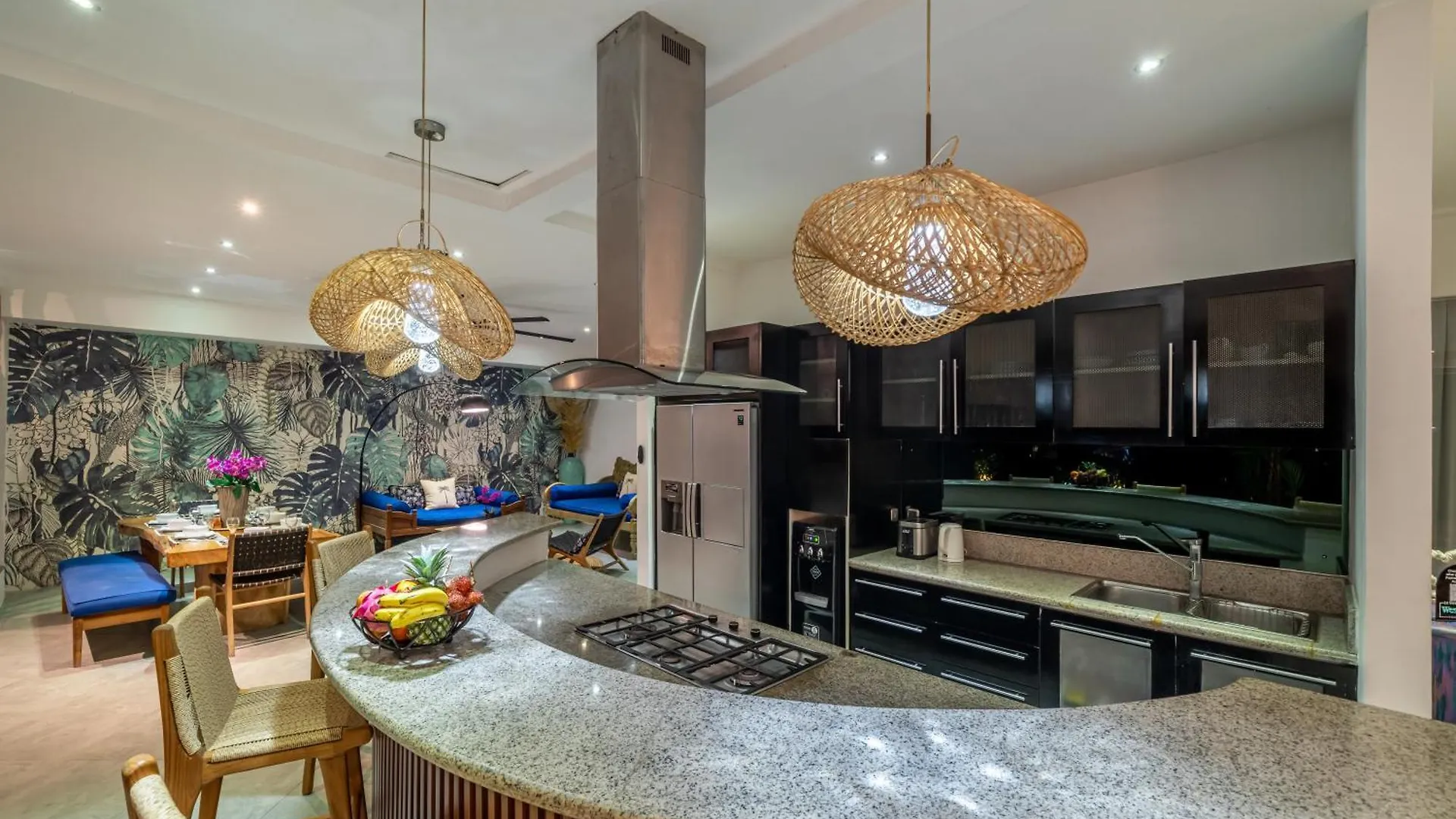 Villa Alchemy Private 4 Bedroom Eat Street 10 Steps To Revolver Cafe Seminyak  Indonesia