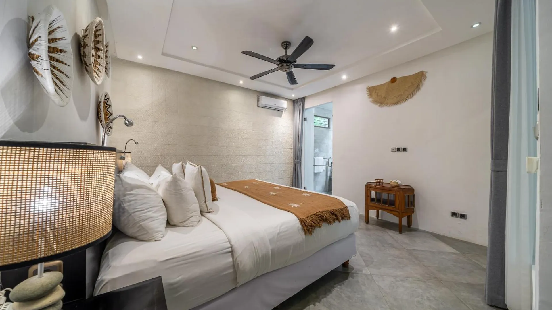 Villa Alchemy Private 4 Bedroom Eat Street 10 Steps To Revolver Cafe Seminyak