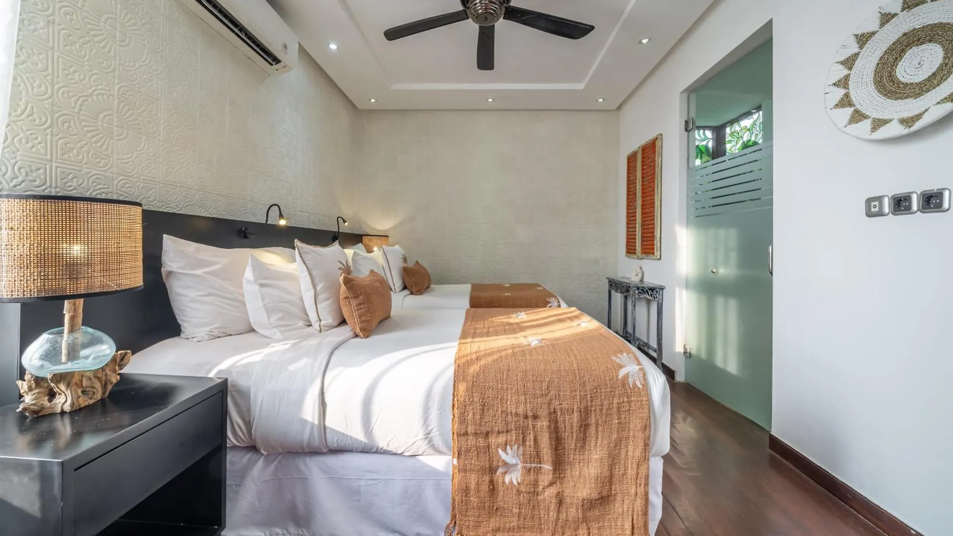 Villa Alchemy Private 4 Bedroom Eat Street 10 Steps To Revolver Cafe Seminyak
