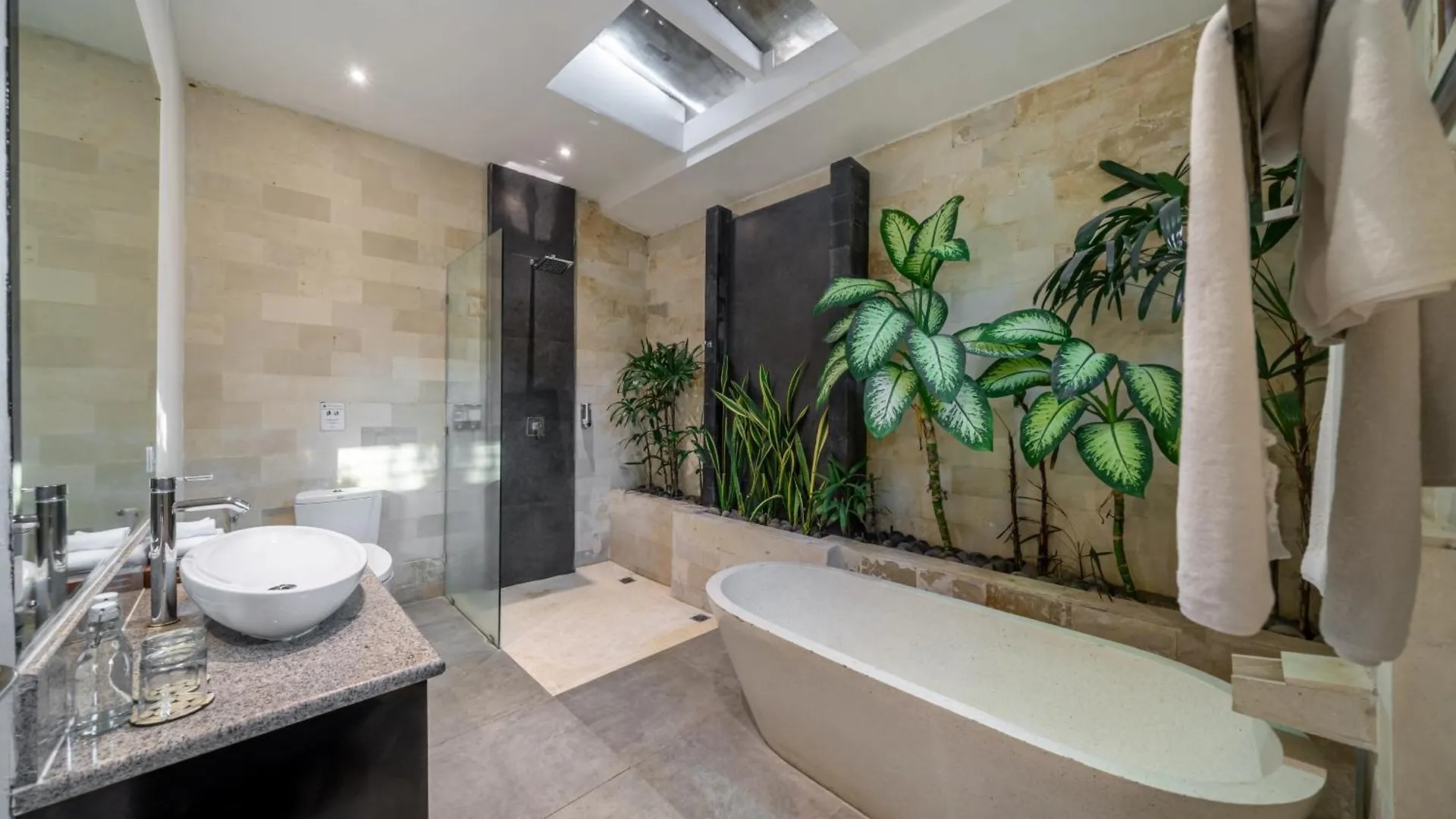Villa Alchemy Private 4 Bedroom Eat Street 10 Steps To Revolver Cafe Seminyak